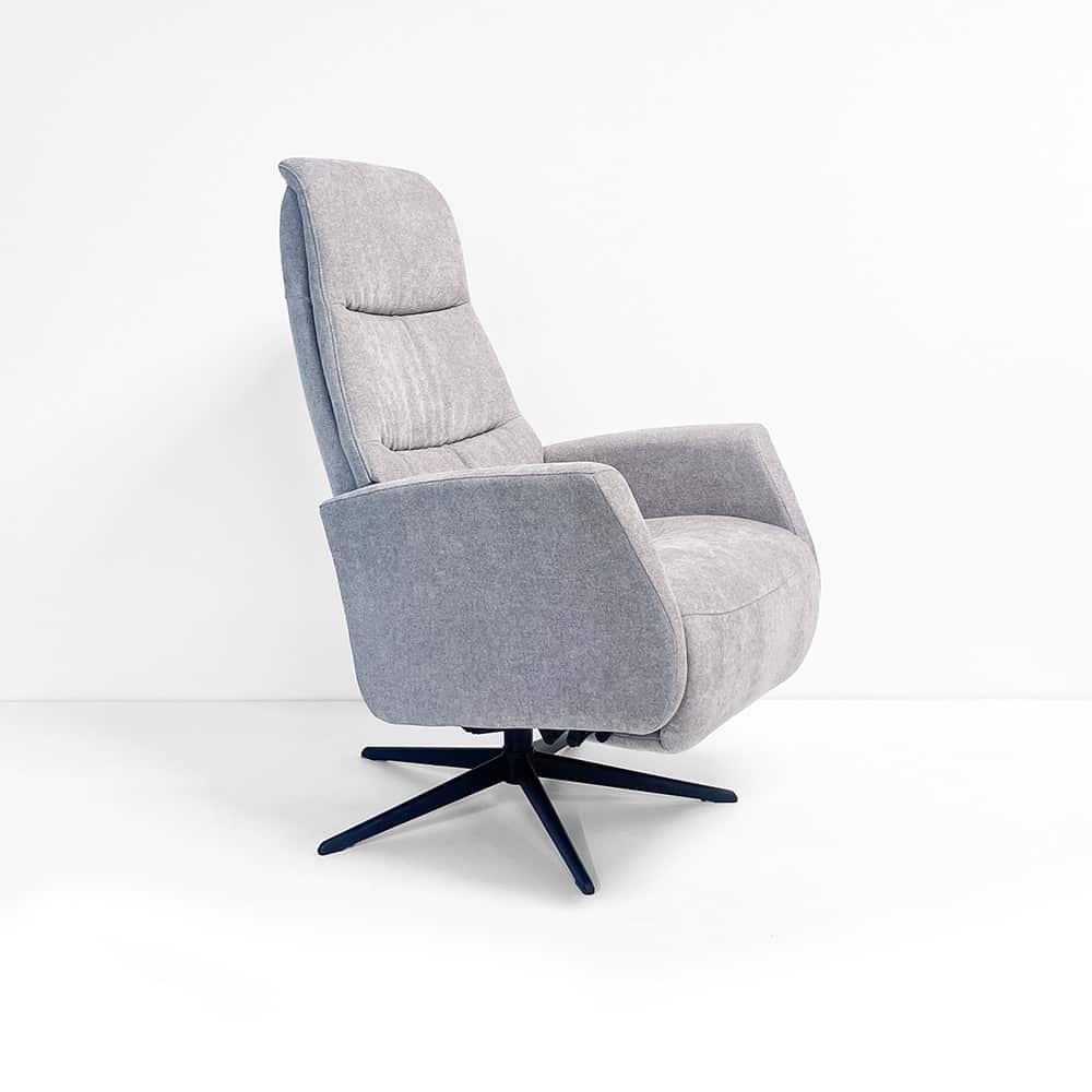 Luna hvilestol, Medium Manuell,  Storm 9492 cool beige, sokkel PBS Polaris sort