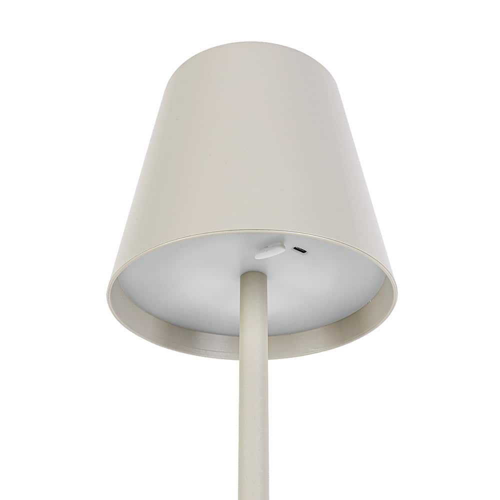Ausi Stålampe, Sand