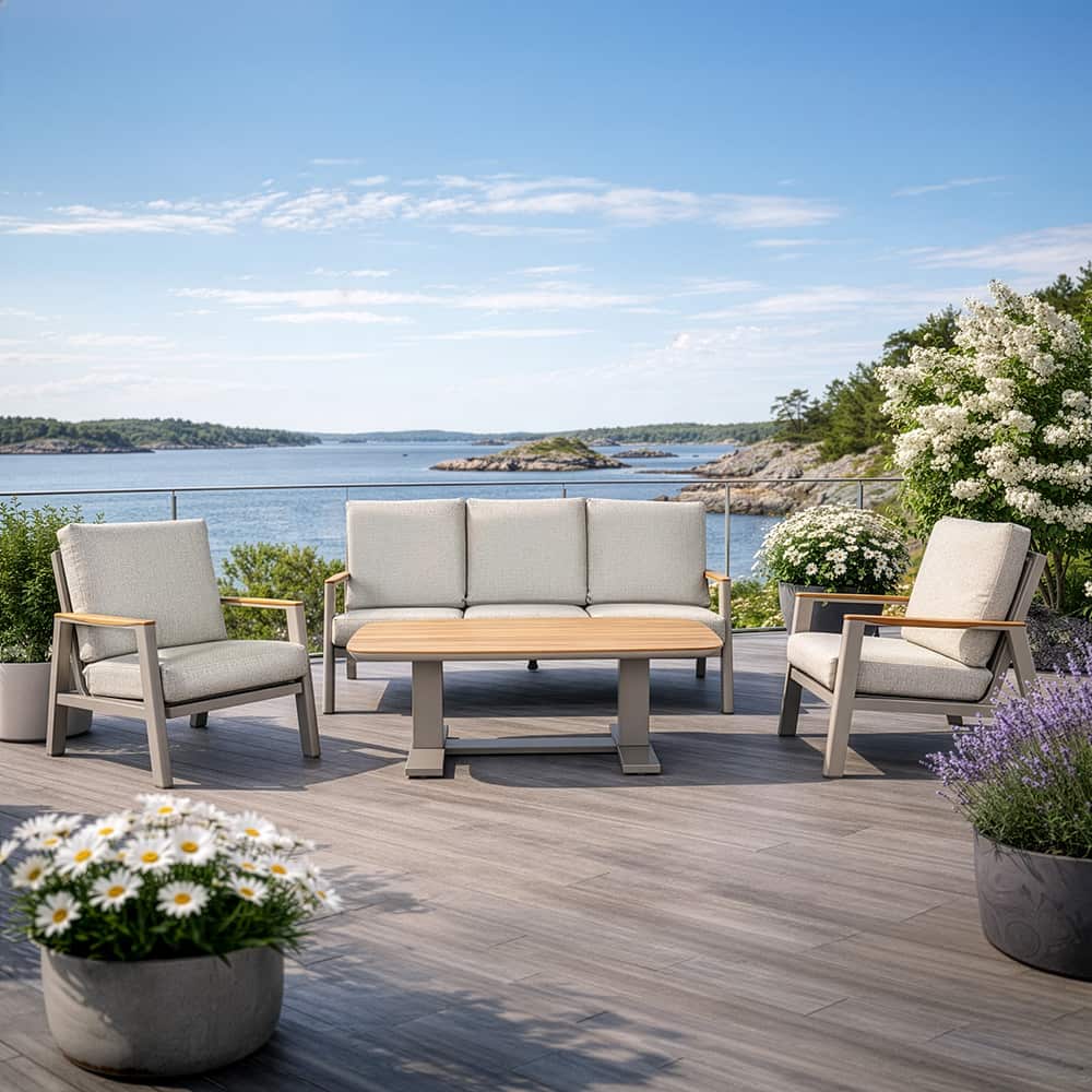 Fevik Sofagruppe 3-1-1 m/teak arm, inkl. justerbart bord 140x80cm