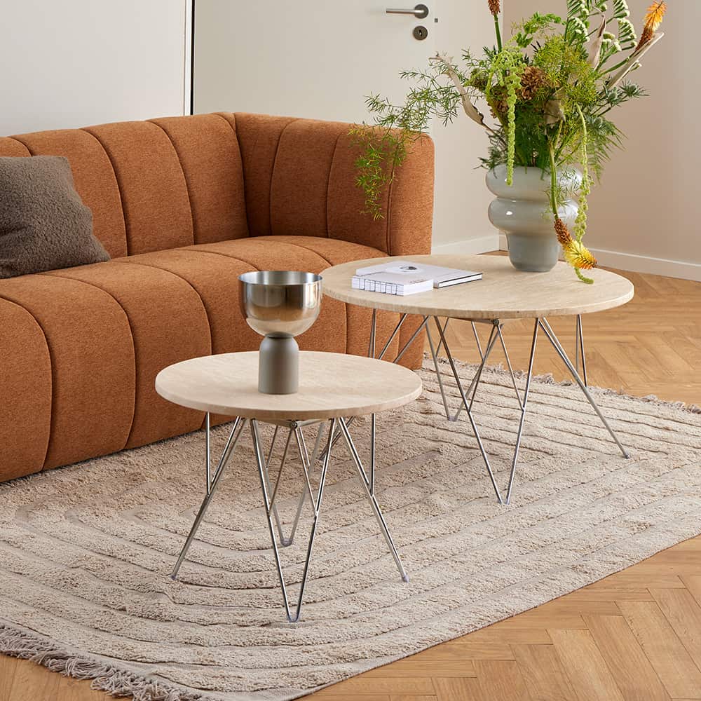 Prunus rundt hjørnebord, beige travertin bordplate, krom metall Ø55x41 cm
