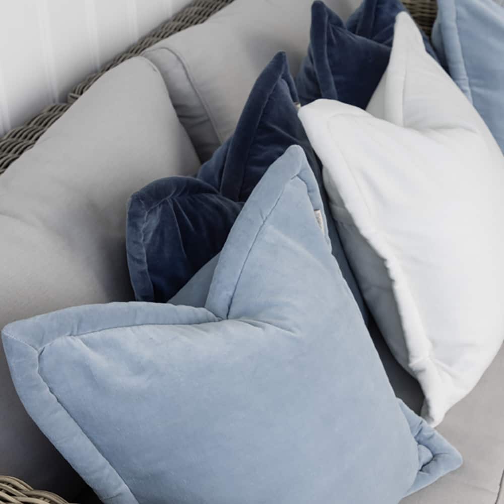 552700002_Alpi pynteputetrekk offwhite, dyp bla og lys bla web.jpg?ts=1770805084