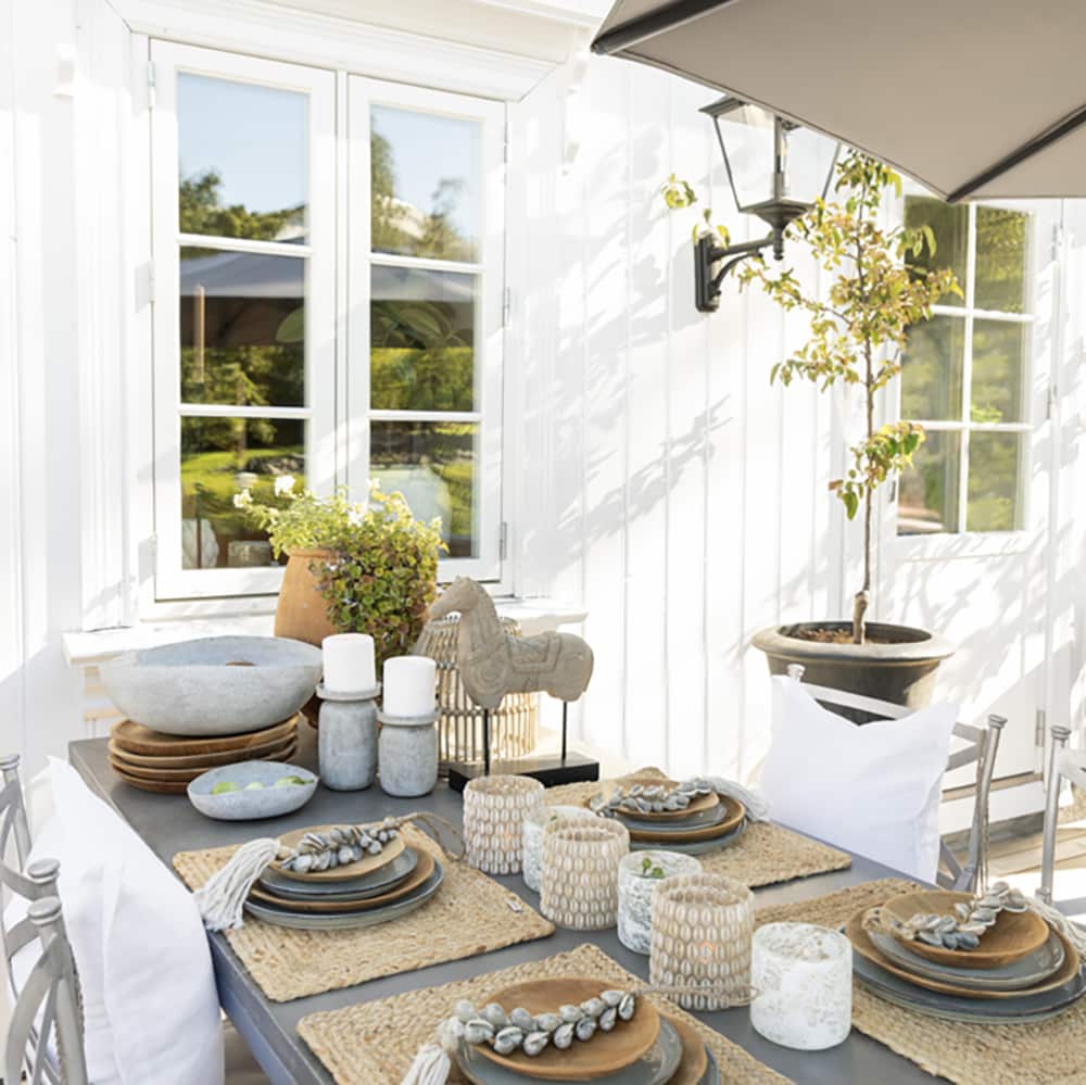 552700003_Cleo jute 35x50cm, dekketallerken, Lyna dekorbolle stor og liten beige, Lyna kubbestake H15, H18 beigel web.jpg?ts=1770804060